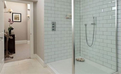 衛(wèi)生間隔斷門選購(gòu)指南 價(jià)格解析與裝修注意事項(xiàng)